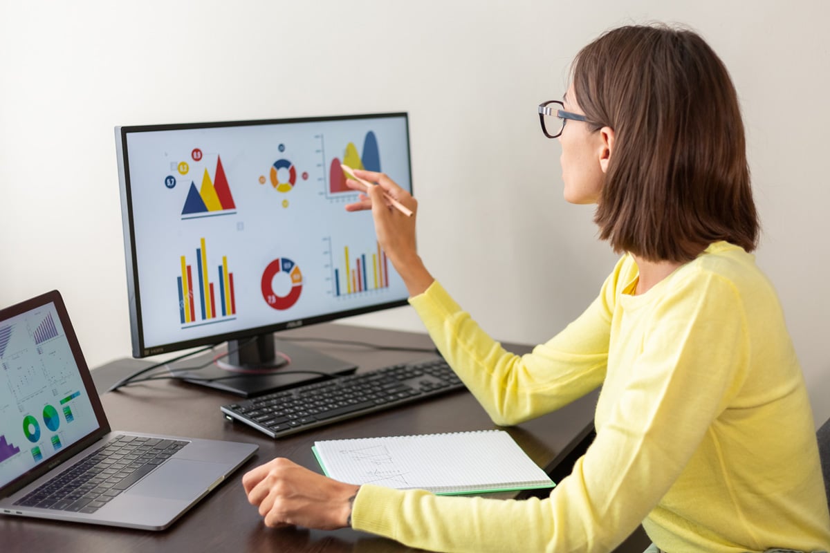 Continuous Versus Discrete Variable article, woman looking at computer screen