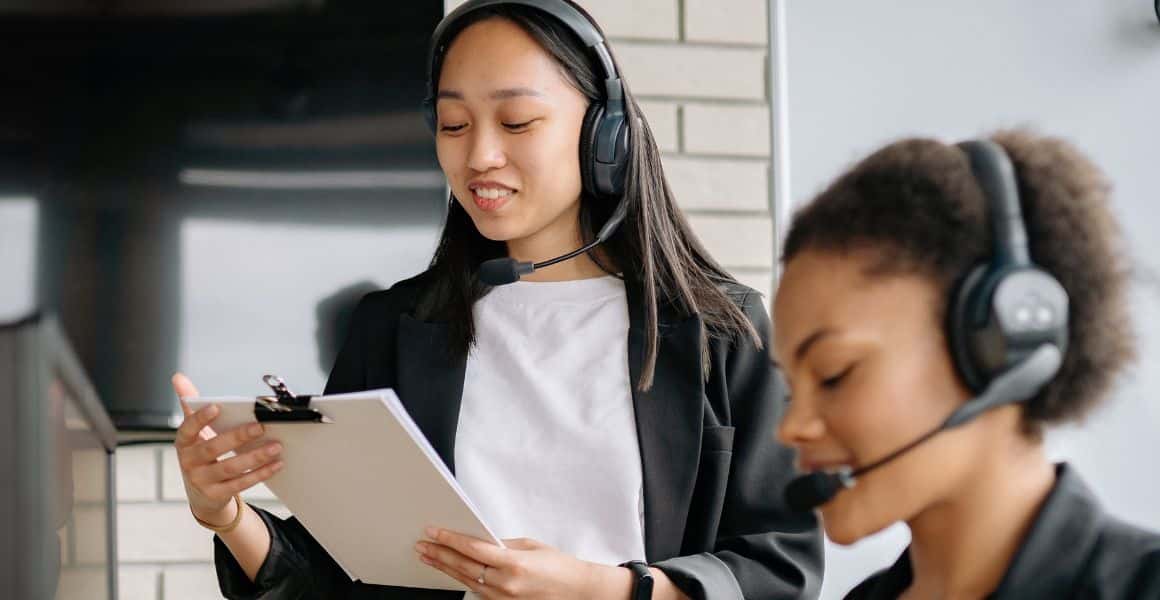 An employee giving customer support over the phone.